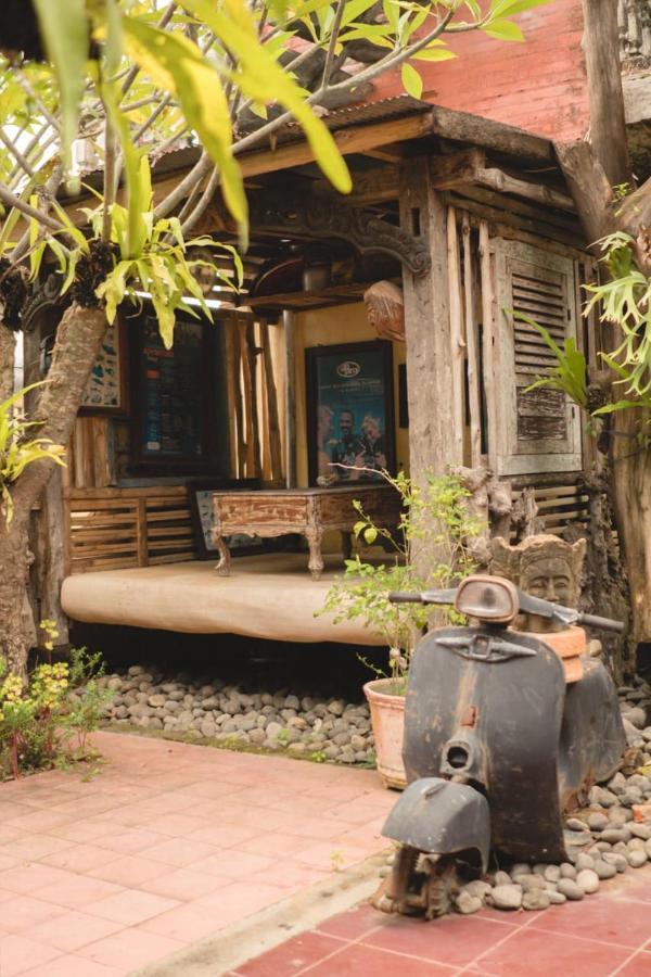 Sunrise Lodge & Lounge Singaraja  Exterior photo